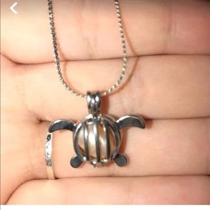 Silver pearl necklace